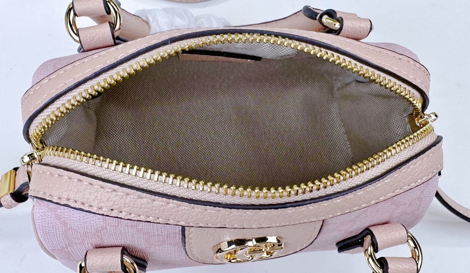 GUCCI Ophidia GG super mini bag