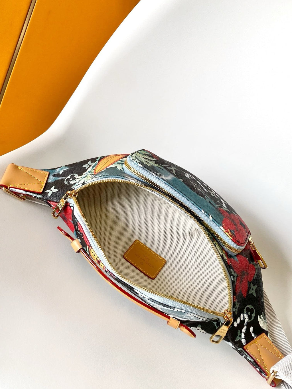 Louis Vuitton M24992 Rush Bumbag