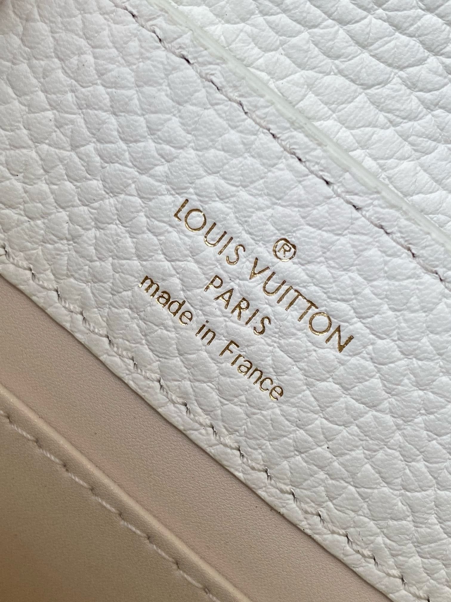 Louis Vuitton M23944 Capucines Mini