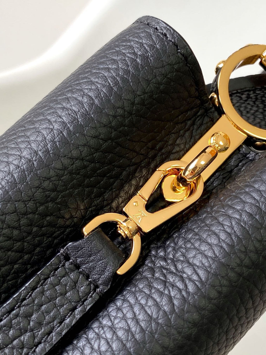 Louis Vuitton M23943 Capucines Mini