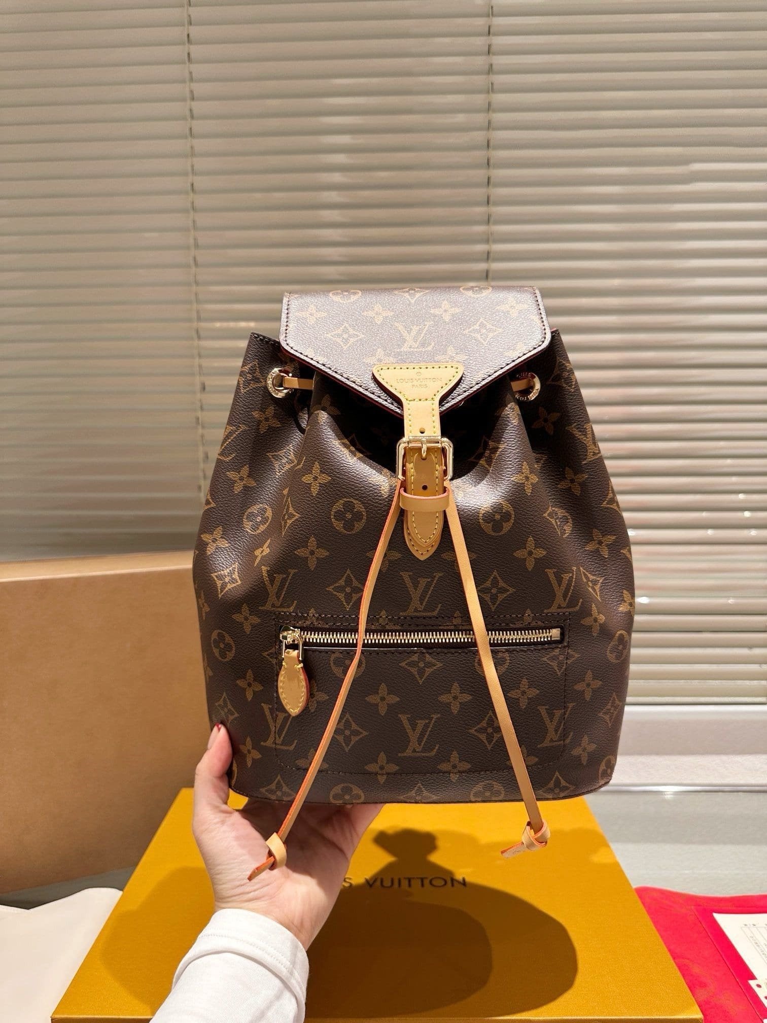 Louis Vuitton Montsouris M43431