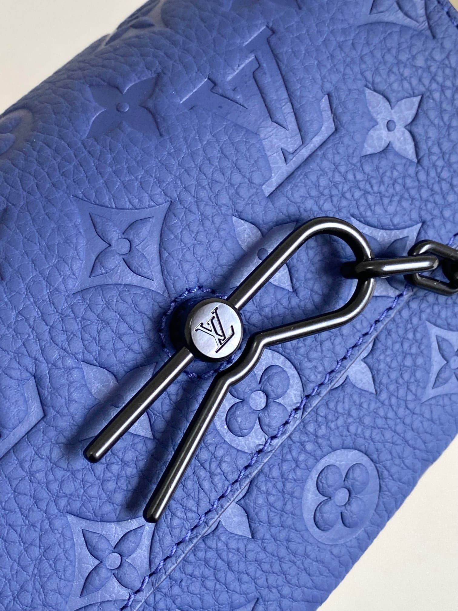 Louis Vuitton M11522 Steamer Wearable Geldbörse