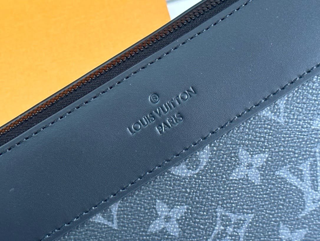 Louis Vuitton M82543 POCHETTE VOYAGE SOUPLE CLUTCH