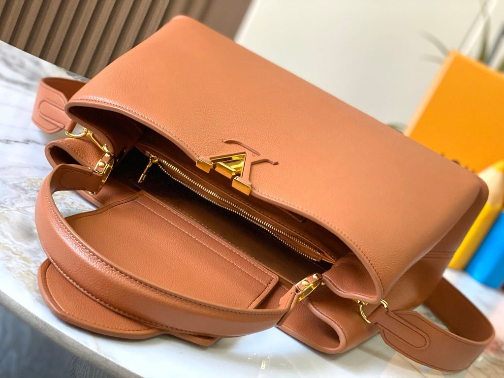 Louis Vuitton M24620 Large CAPUCINES SOUPLE BAG