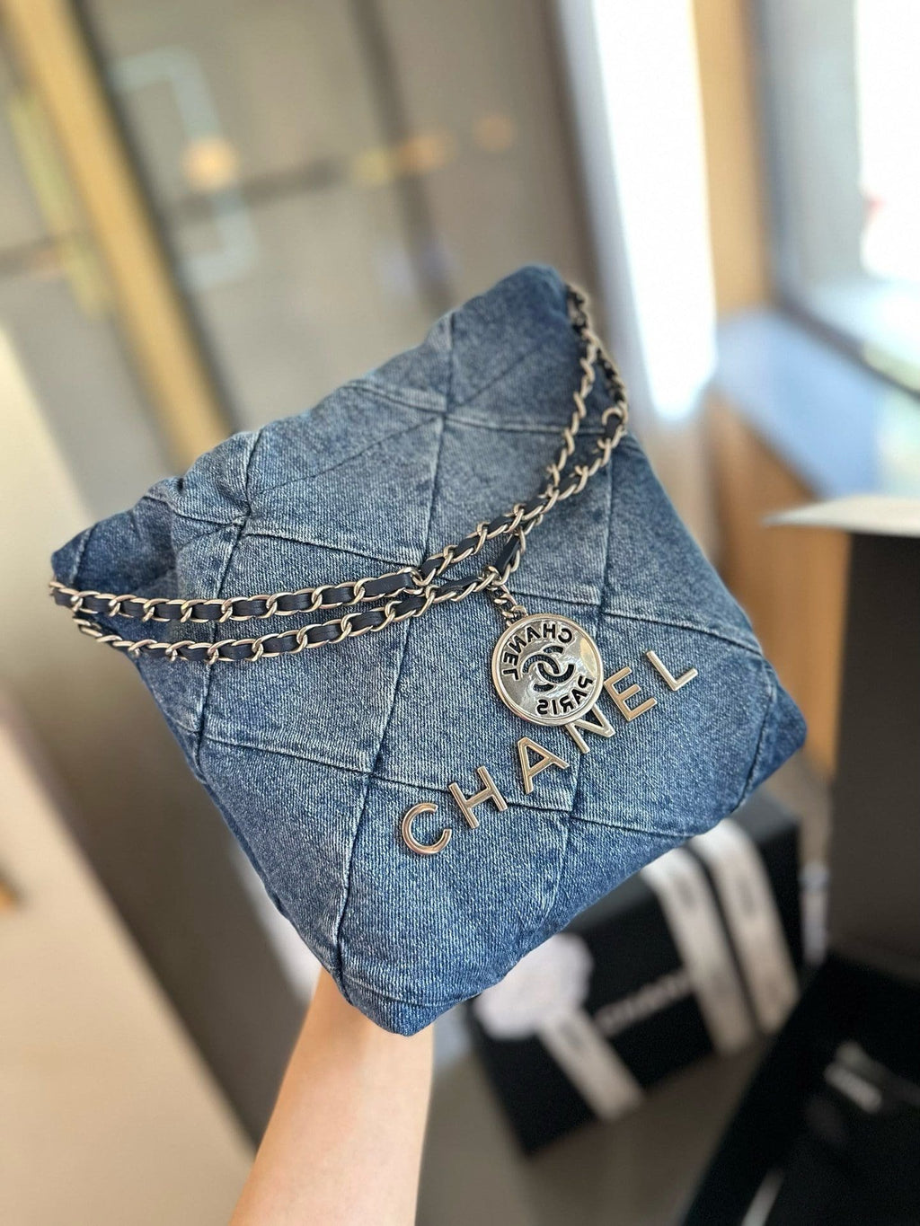 CHANEL 22 mini handbag