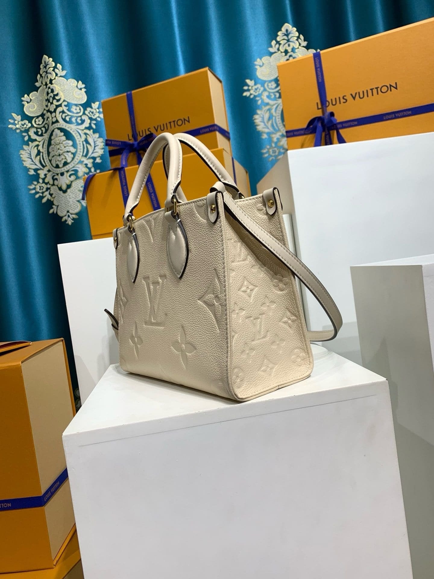 Louis Vuitton M46569 OnTheGo PM