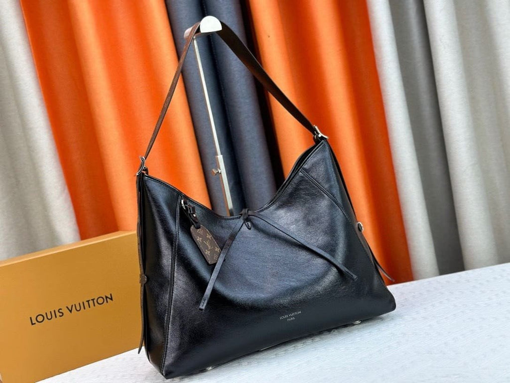 Louis Vuitton M25143 CarryAll MM