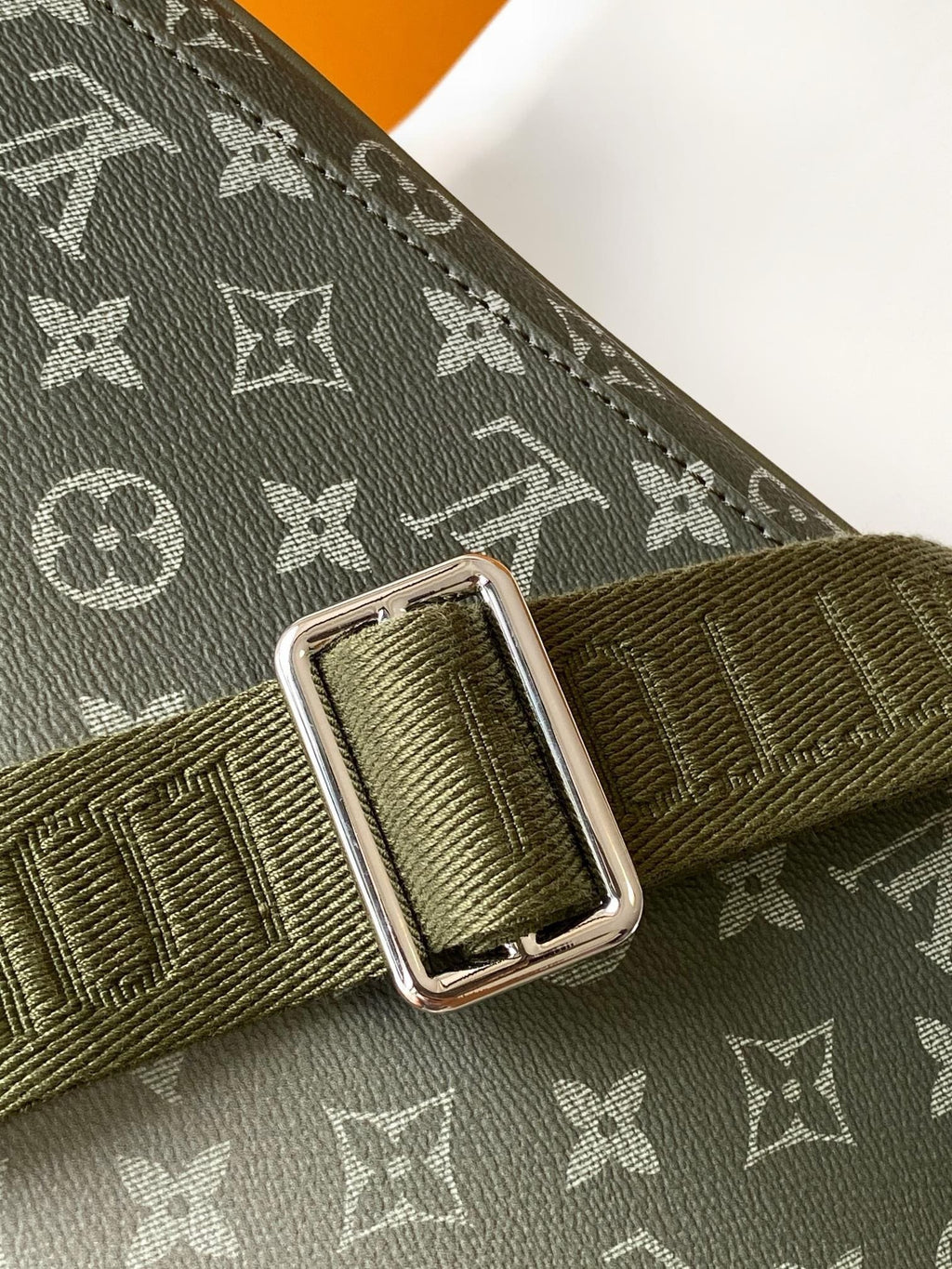 Louis Vuitton M11593 District PM