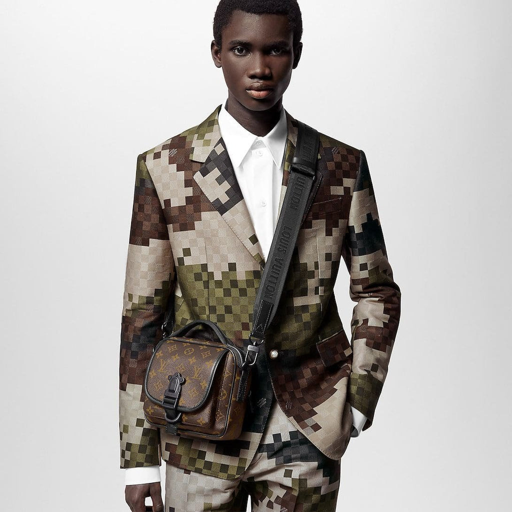Louis Vuitton M46973 Quest Messenger