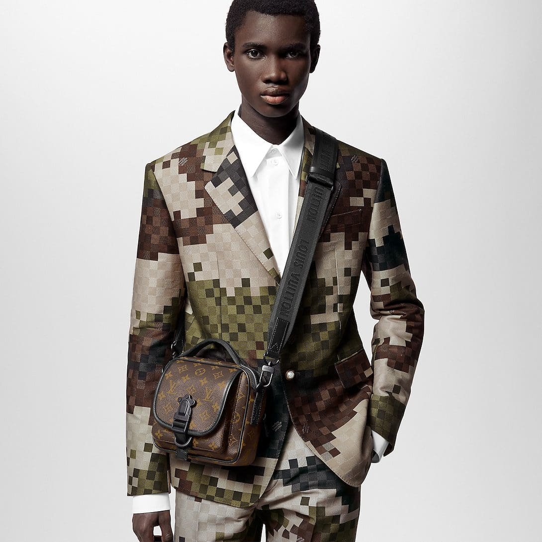 Louis Vuitton M46973 Quest Messenger