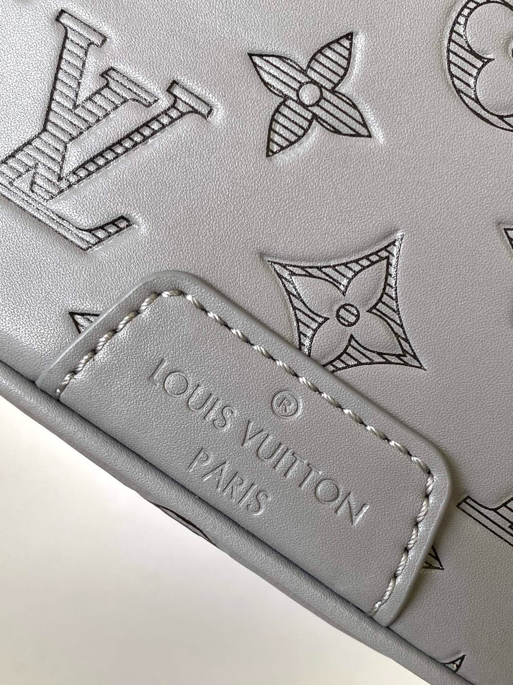 Louis Vuitton M46108 Discovery Bumbag