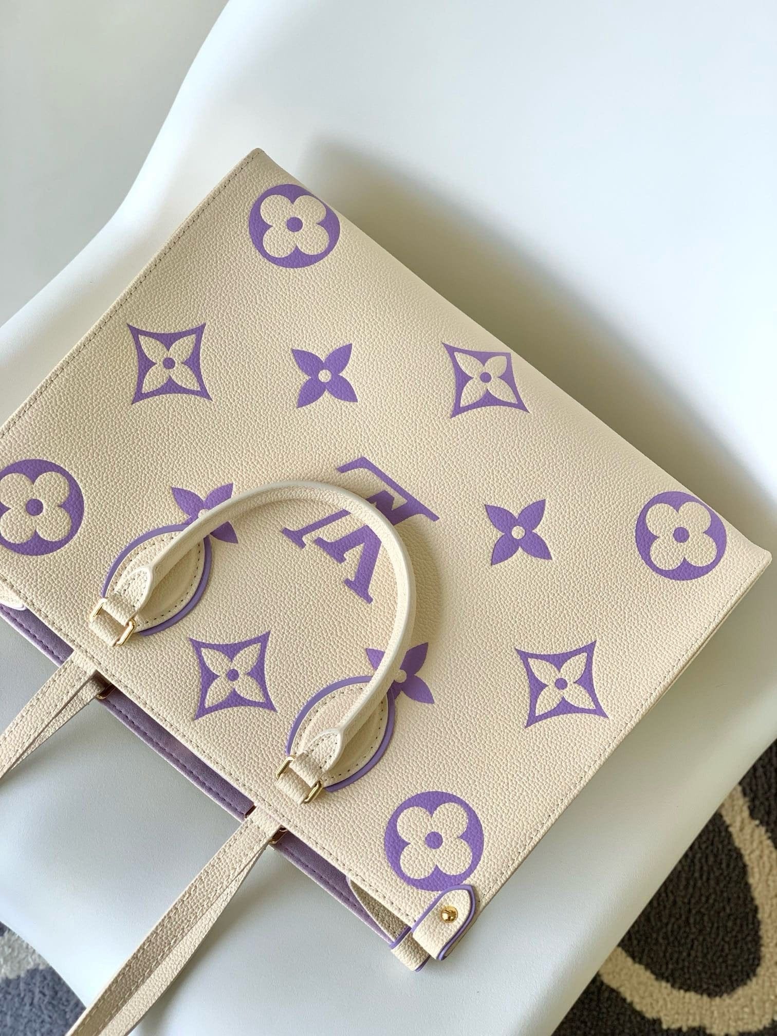 Louis Vuitton OnTheGo MM M23937