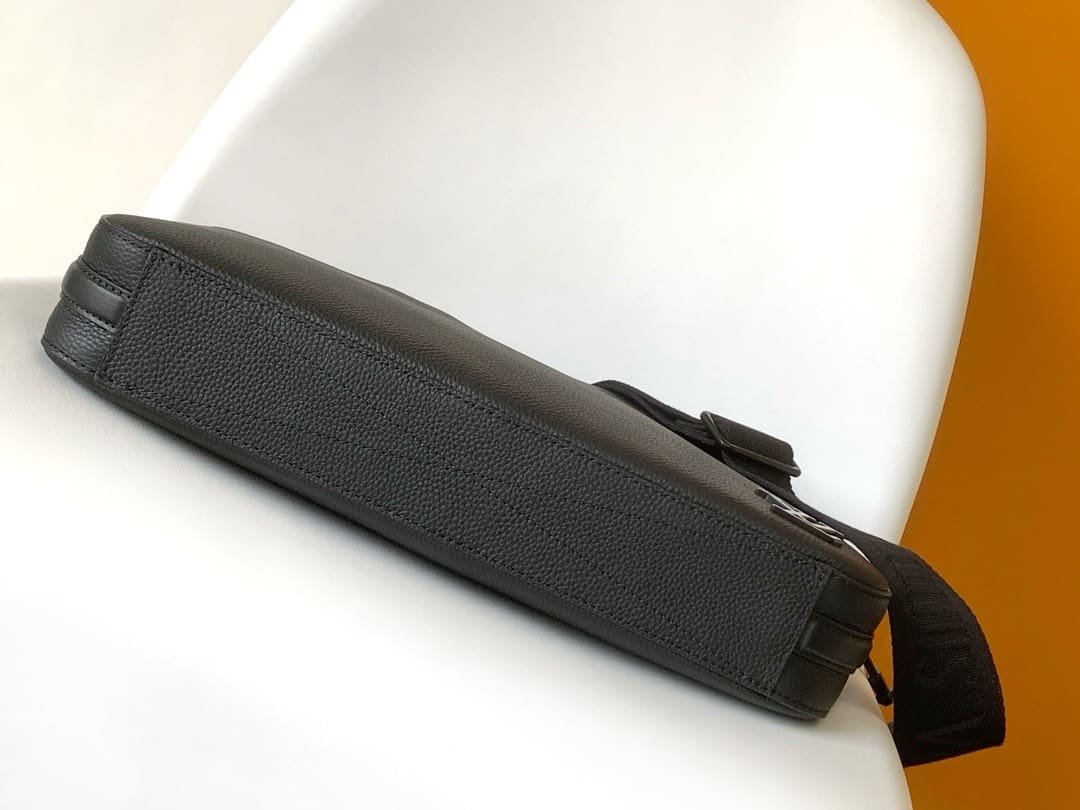 Louis Vuitton M23778 PILOT Briefcase