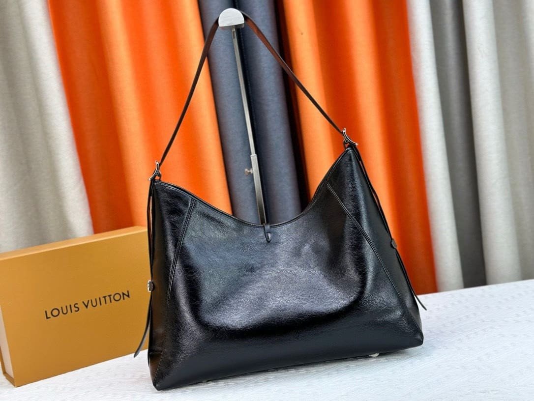 Louis Vuitton M25143 CarryAll MM