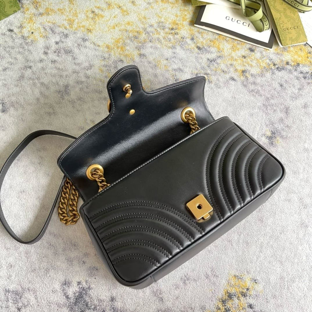GUCCI MARMONT SMALL MATELASSÉ SHOULDER BAG