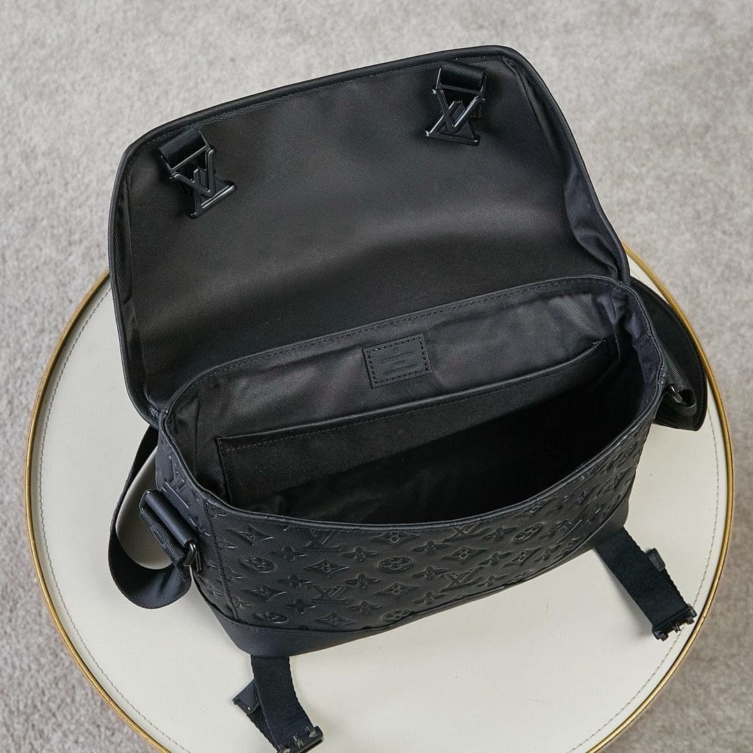 Louis Vuitton M25121 Messenger Voyager PM