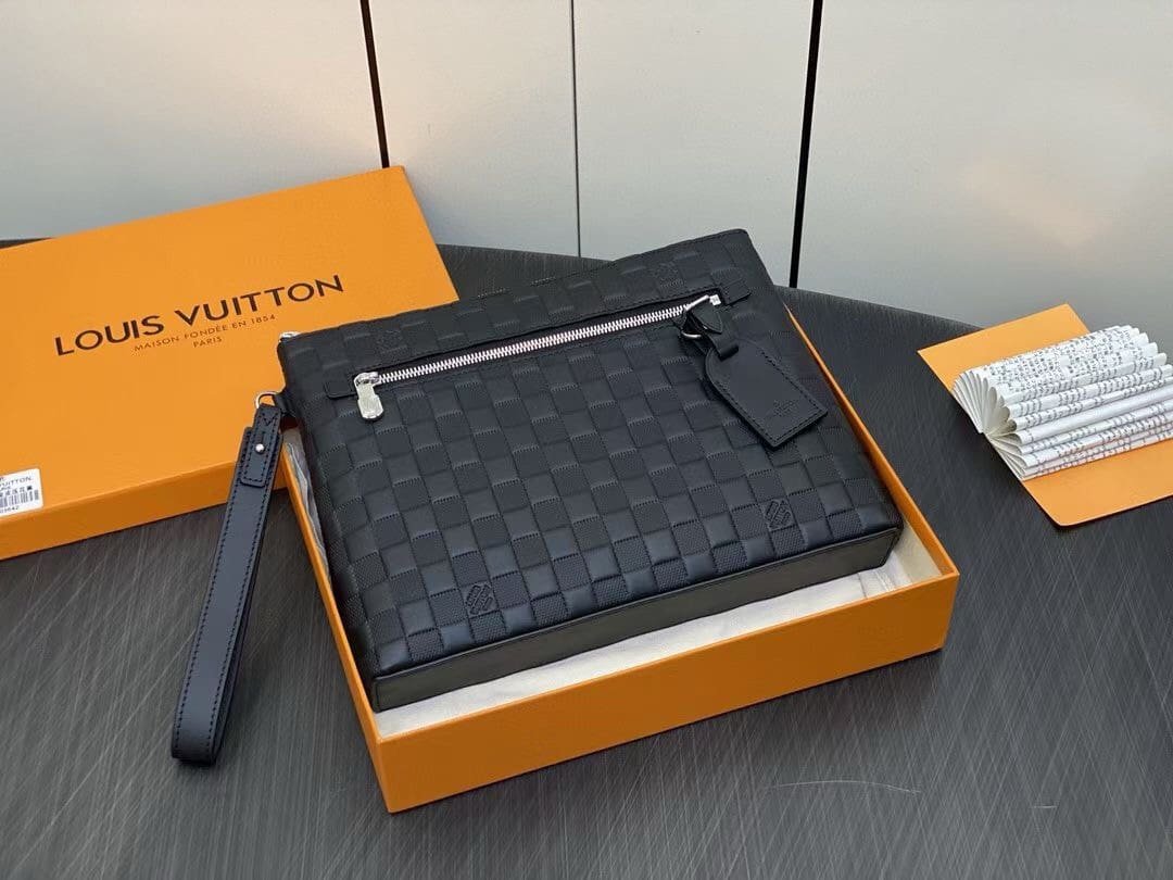 Louis Vuitton N40504 Takeoff Pouch
