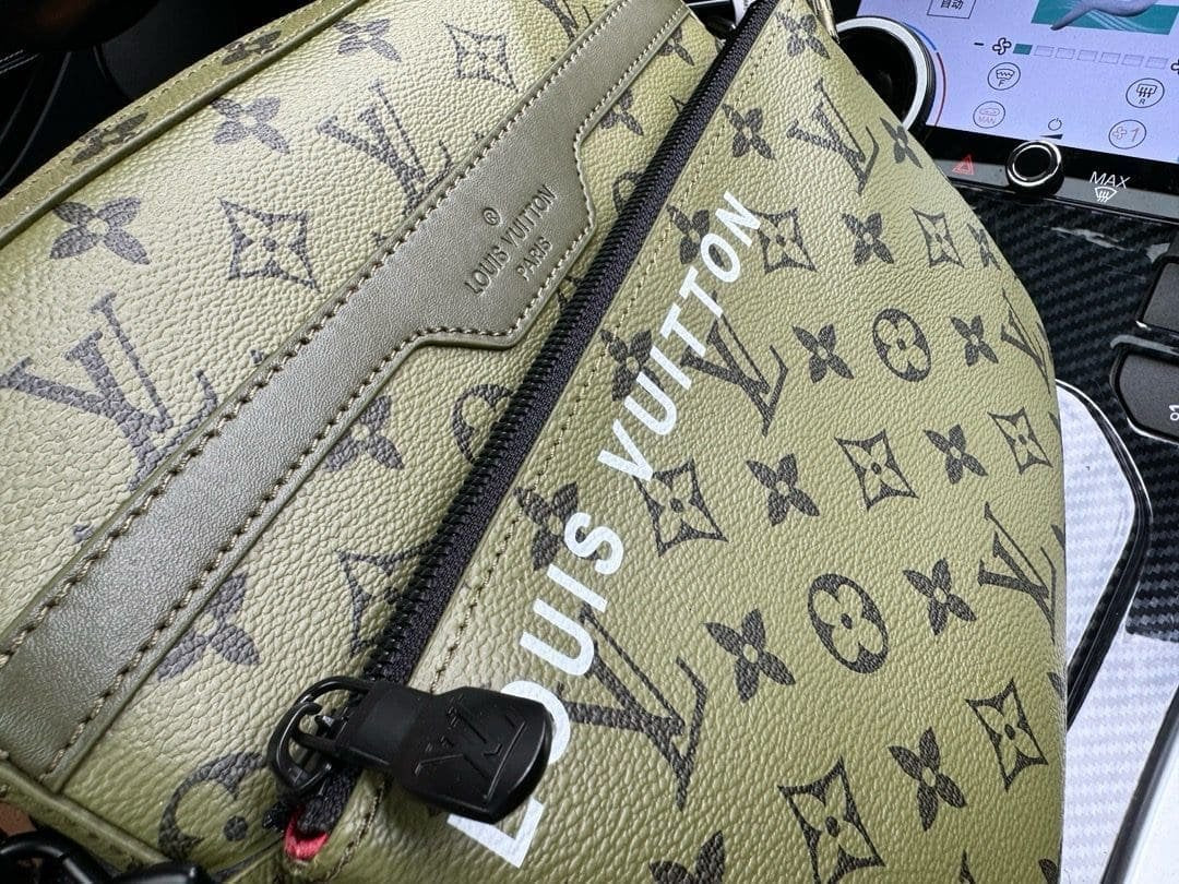 Louis Vuitton M23783 Trio Messenger