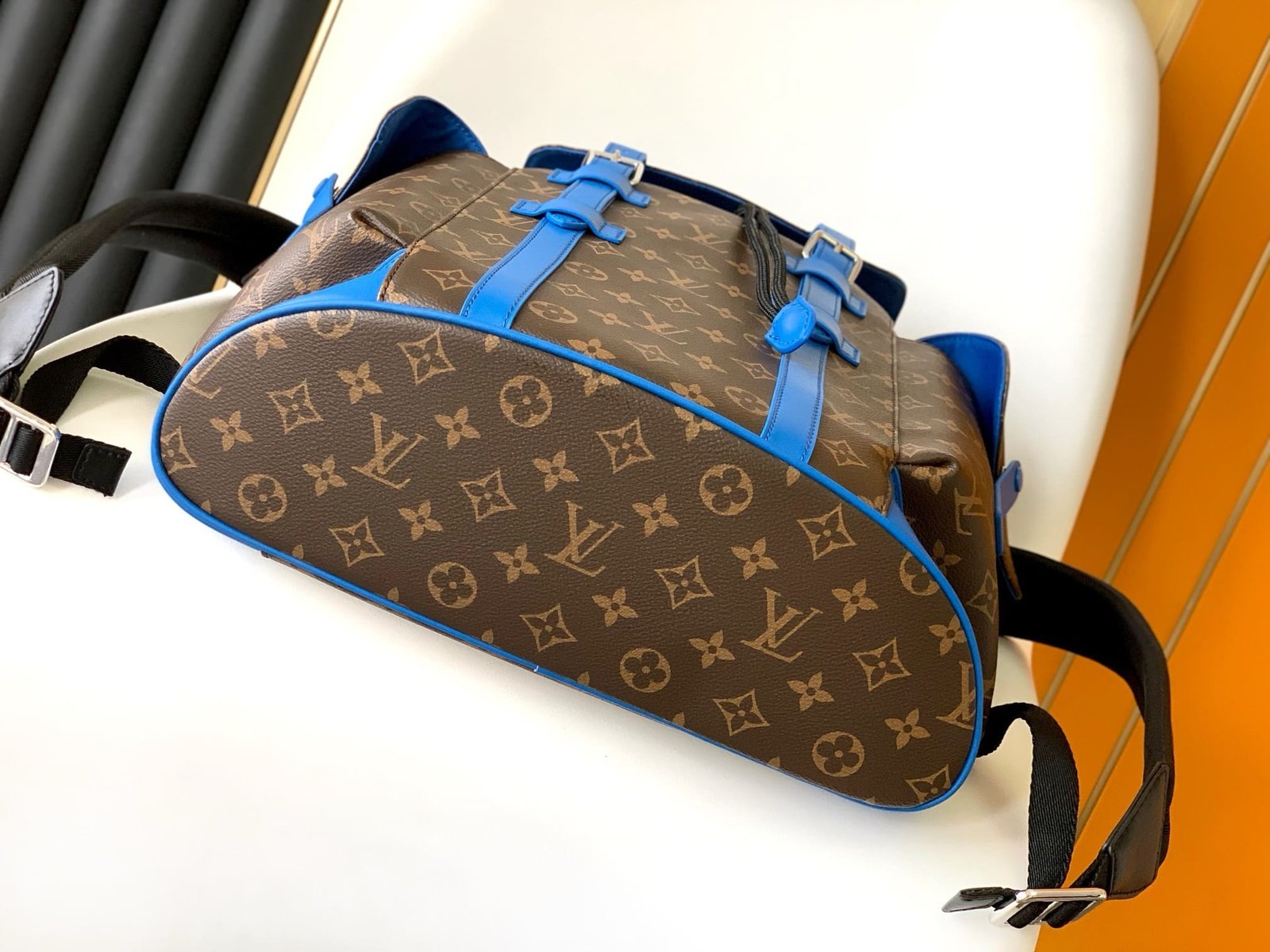 Louis Vuitton M46813 Christopher MM