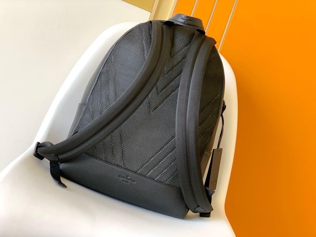Louis Vuitton M57079 TAKEOFF Backpack