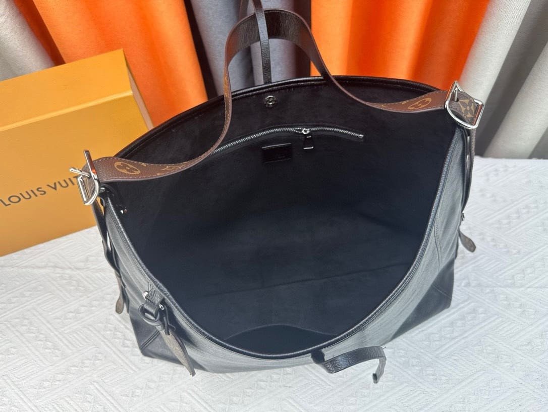Louis Vuitton M25143 CarryAll MM
