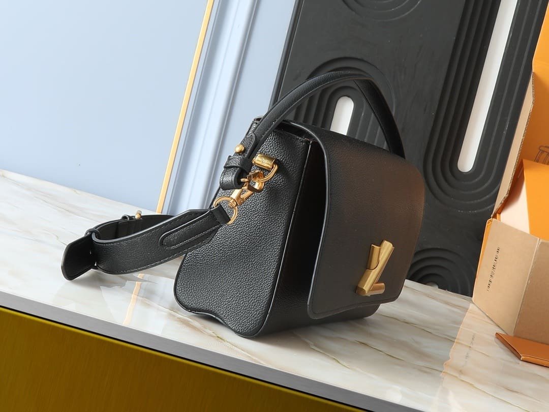 Louis Vuitton M24639 Soft Twist