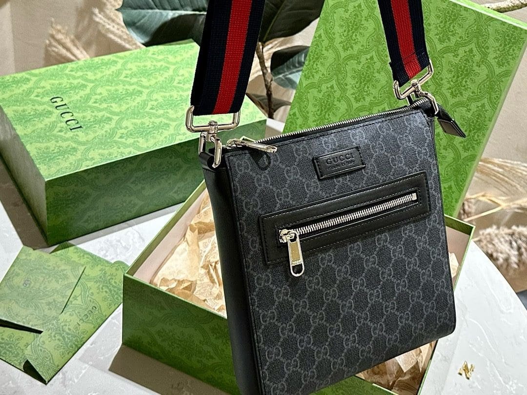 GUCCI BLACK MESSENGER