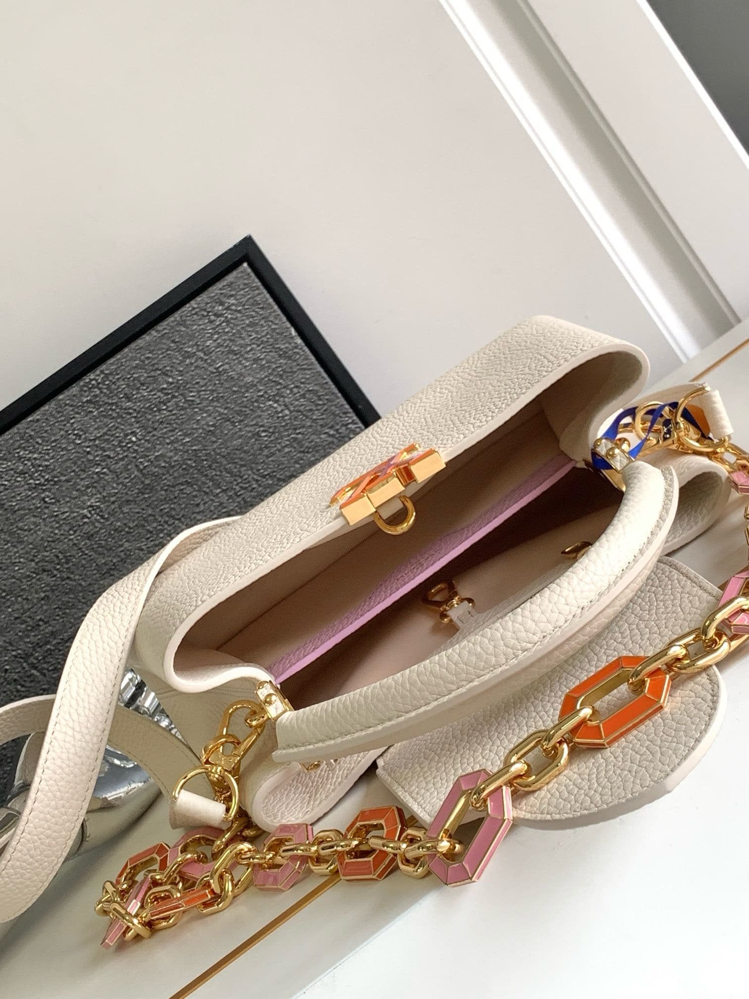 Louis Vuitton M24684 CAPUCINES BB BAG