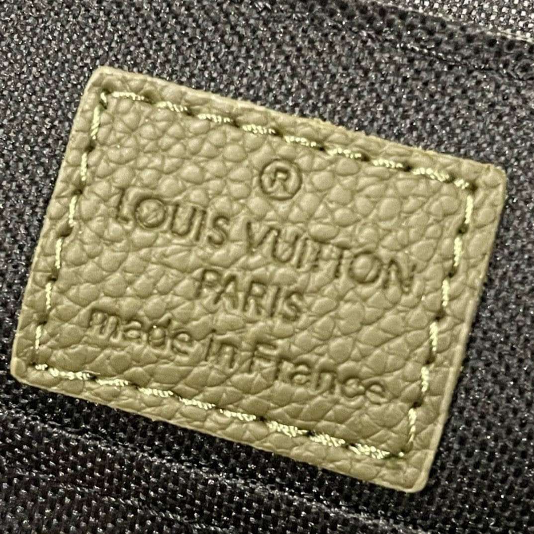 Louis Vuitton M25125 TAKEOFF Messenger Bag