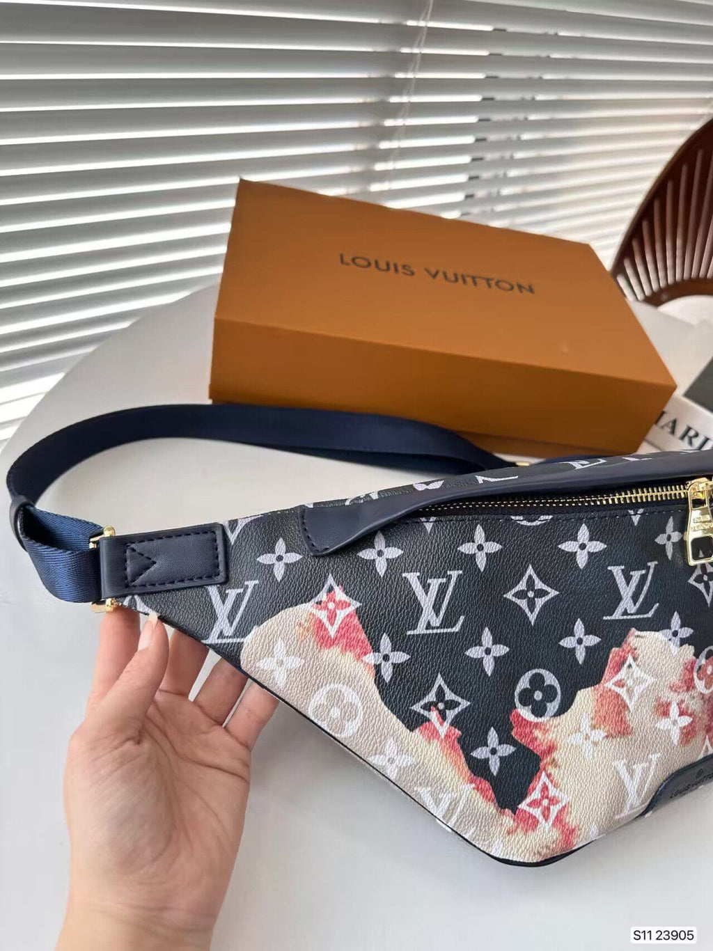 Louis Vuitton Discovery Bumbag PM M23905