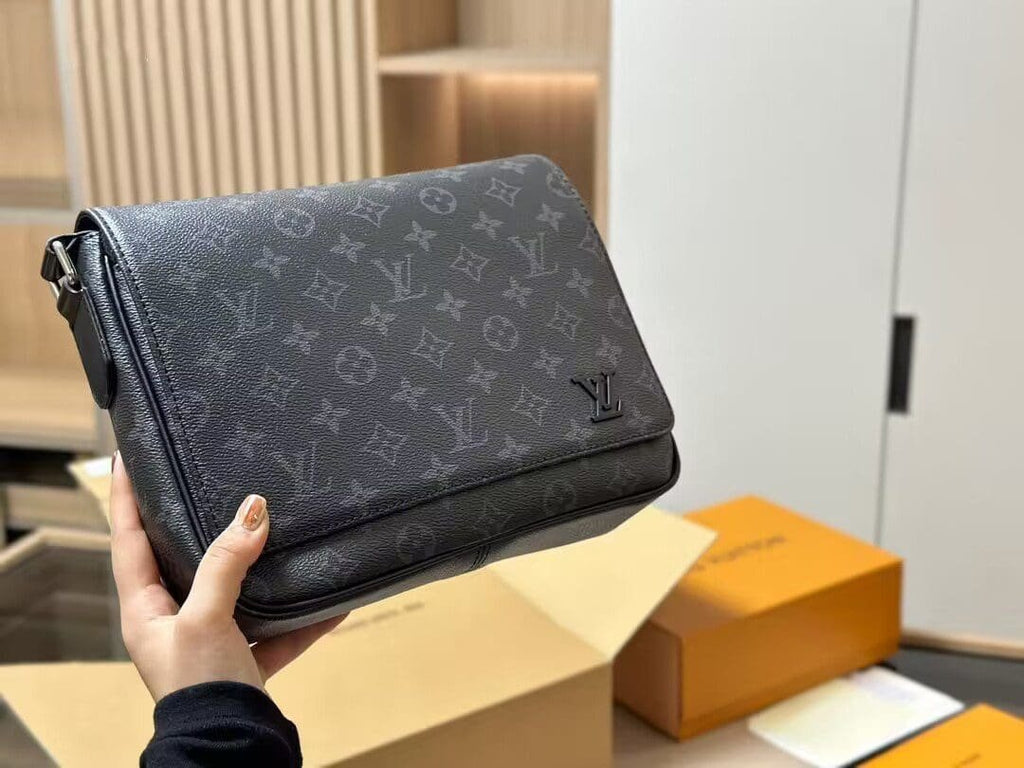 Louis Vuitton DISTRICT Small Messenger Bag M46255