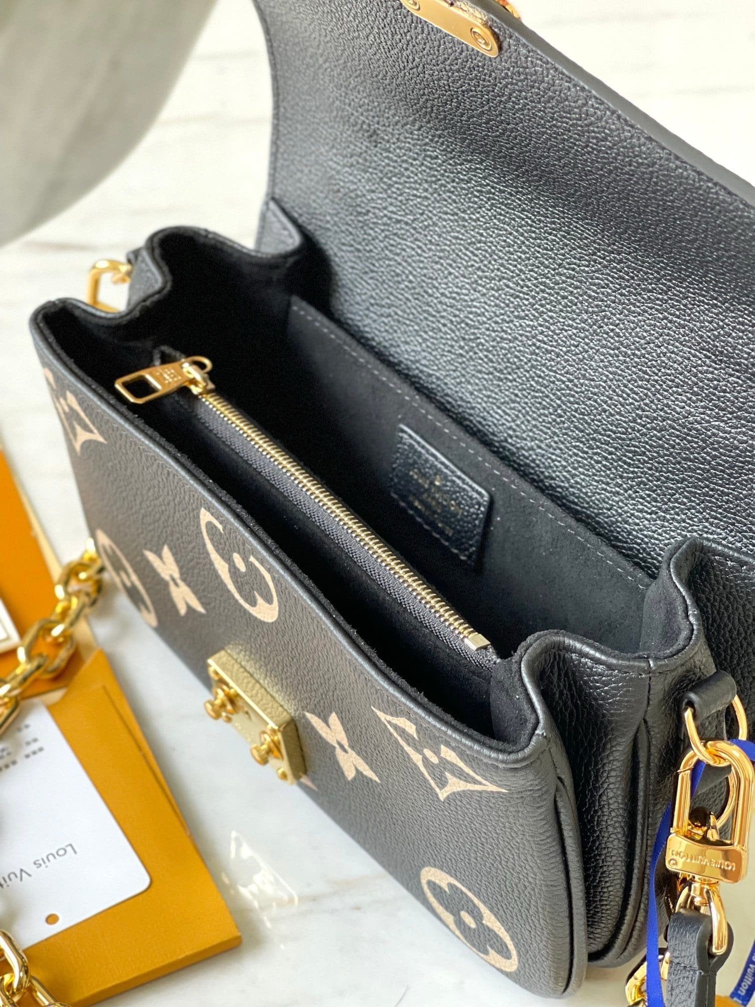 Louis Vuitton M46596 Pochette Métis East West