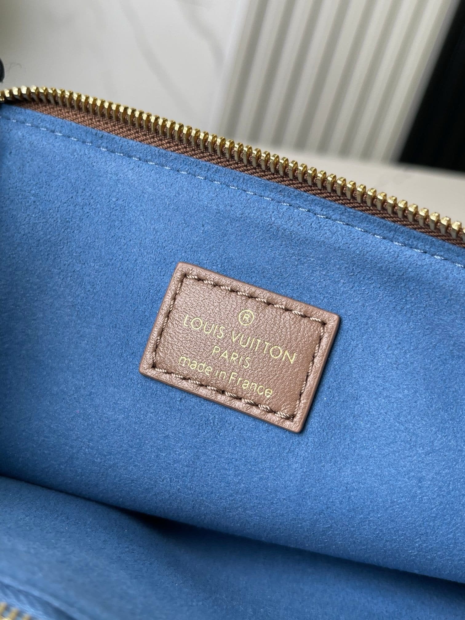 Louis Vuitton M21276 Coussin MM
