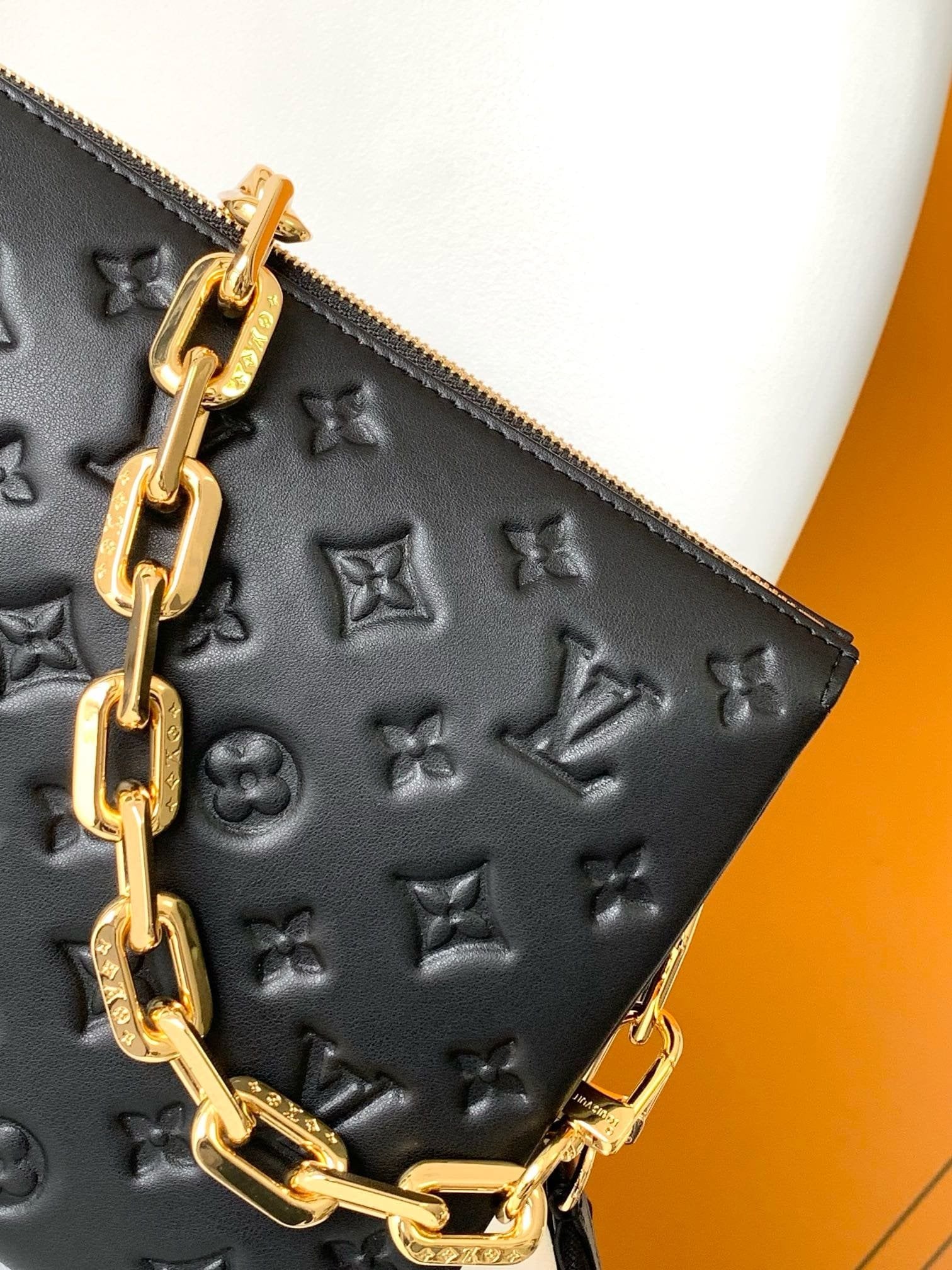 Louis Vuitton M21260 Coussin PM