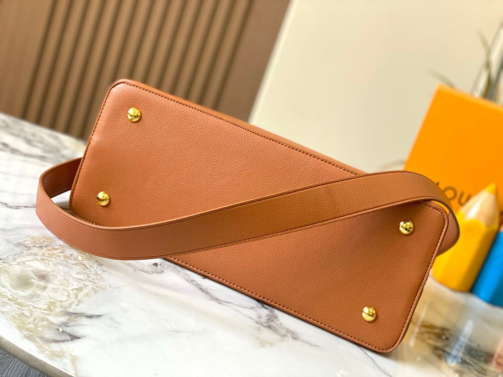 Louis Vuitton M24620 Large CAPUCINES SOUPLE BAG