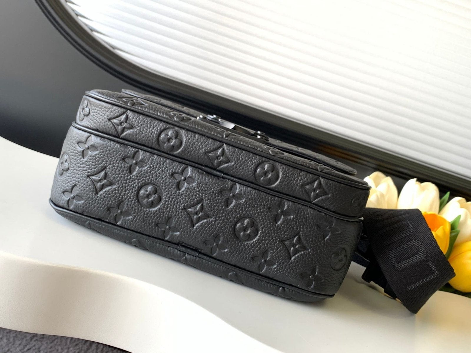 Louis Vuitton M58489 S Lock Messenger