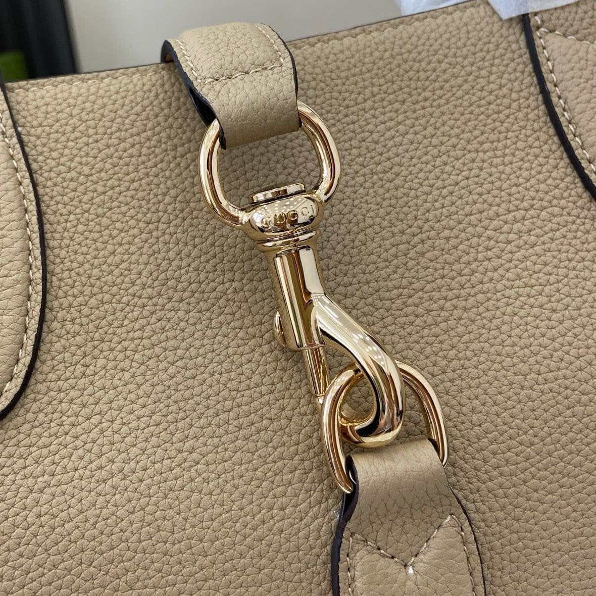 Gucci Medium tote bag with hook closure