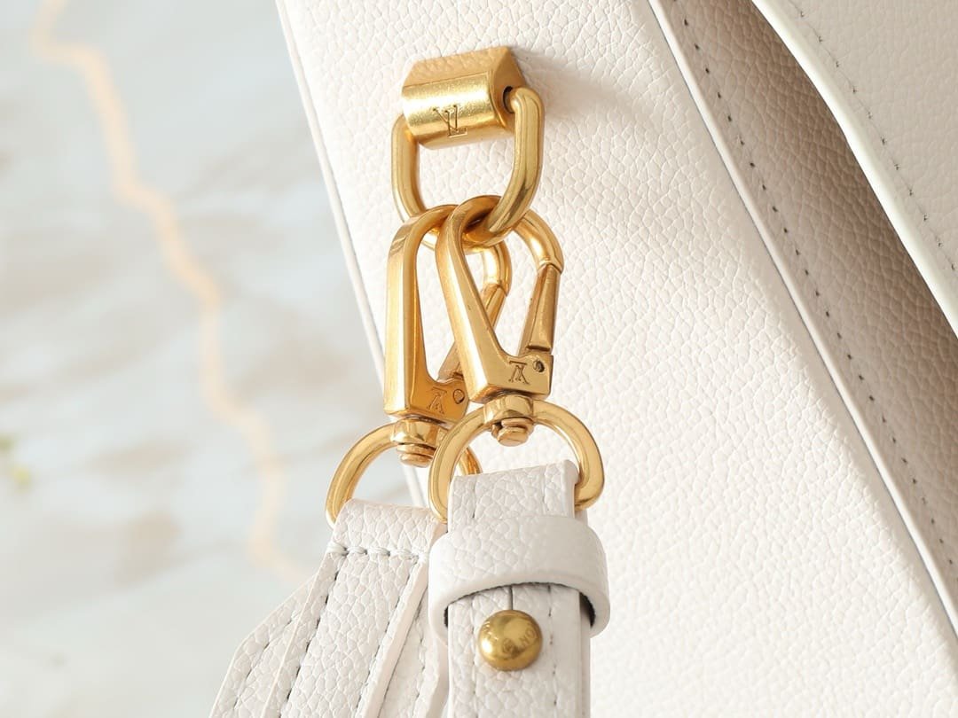 Louis Vuitton M25359 Soft Twist