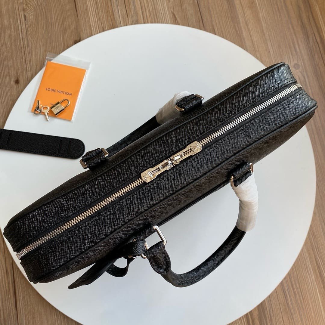 Louis Vuitton M30925 Porte-Documents Voyage PM
