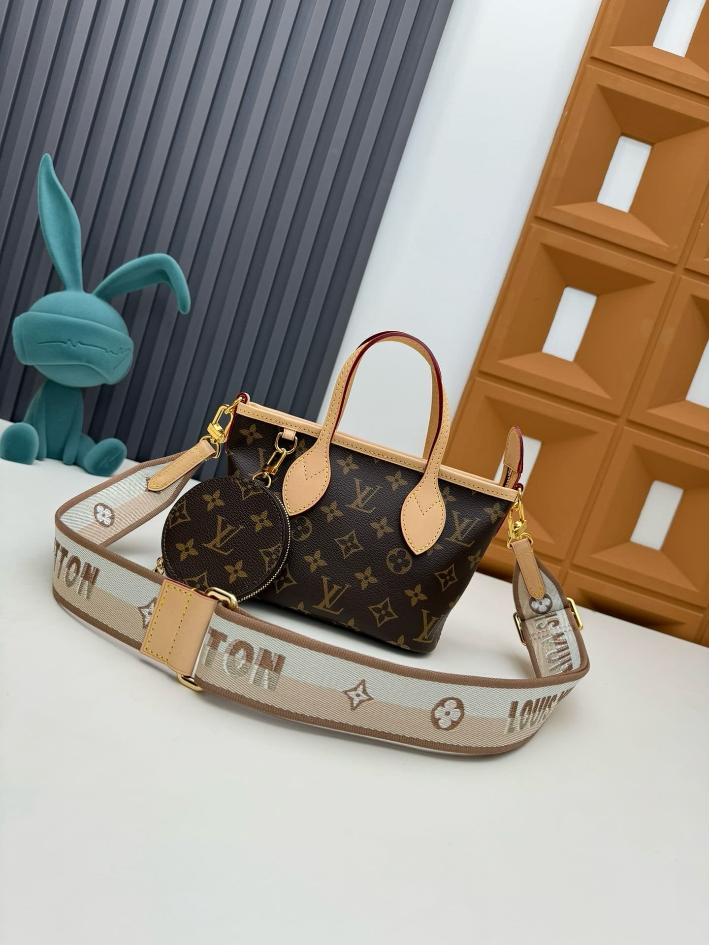 Louis Vuitton Neverfull BB M46705