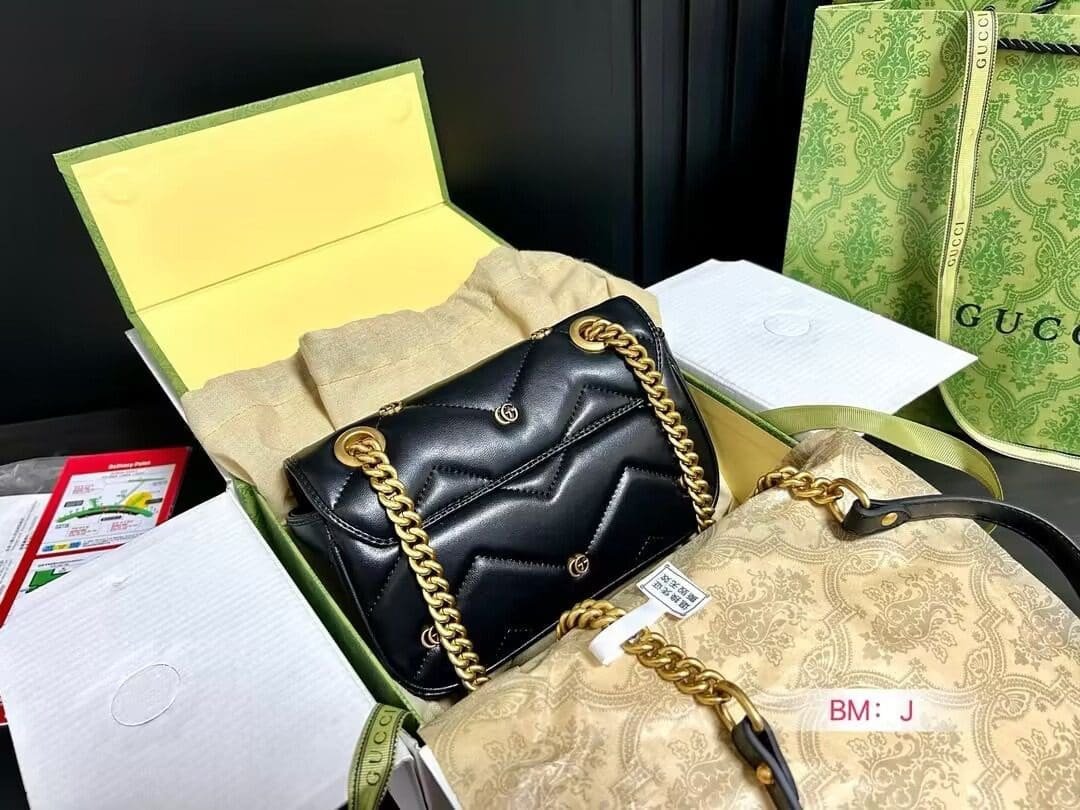 GUCCI MARMONT SMALL SHOULDER BAG BLACK