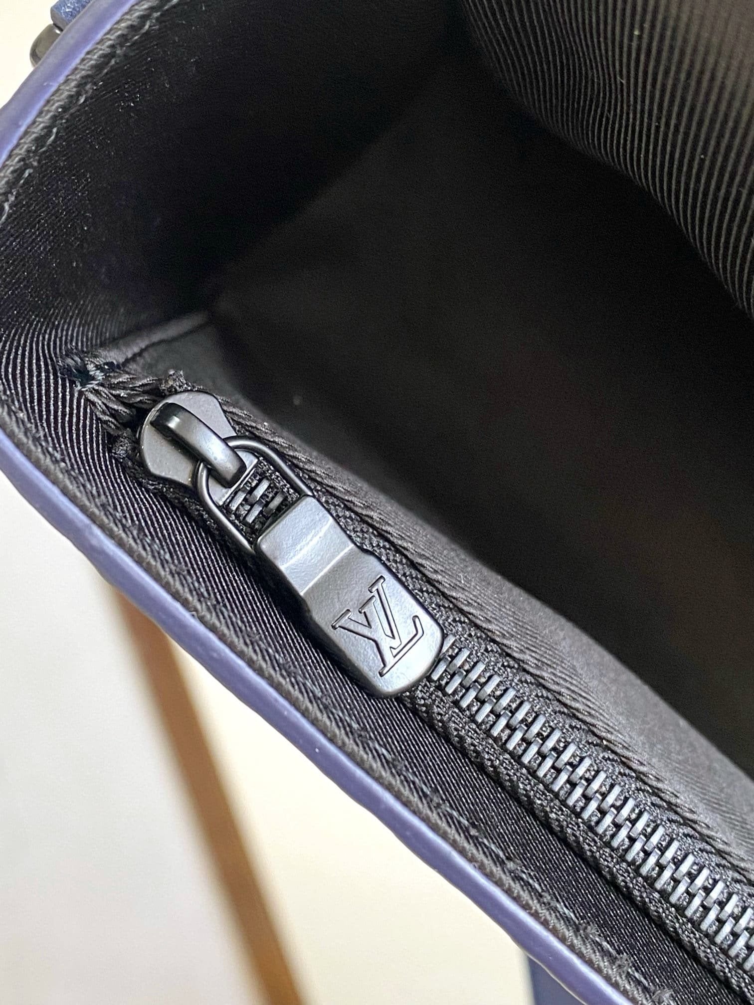 Louis Vuitton M11522 Steamer Wearable Geldbörse
