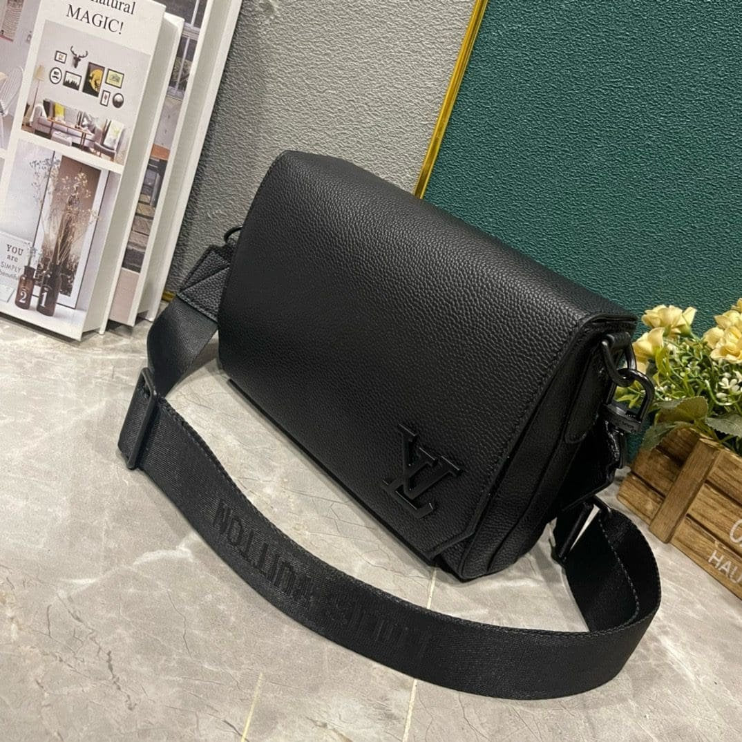Louis Vuitton M24769 TAKEOFF Small Messenger Bag