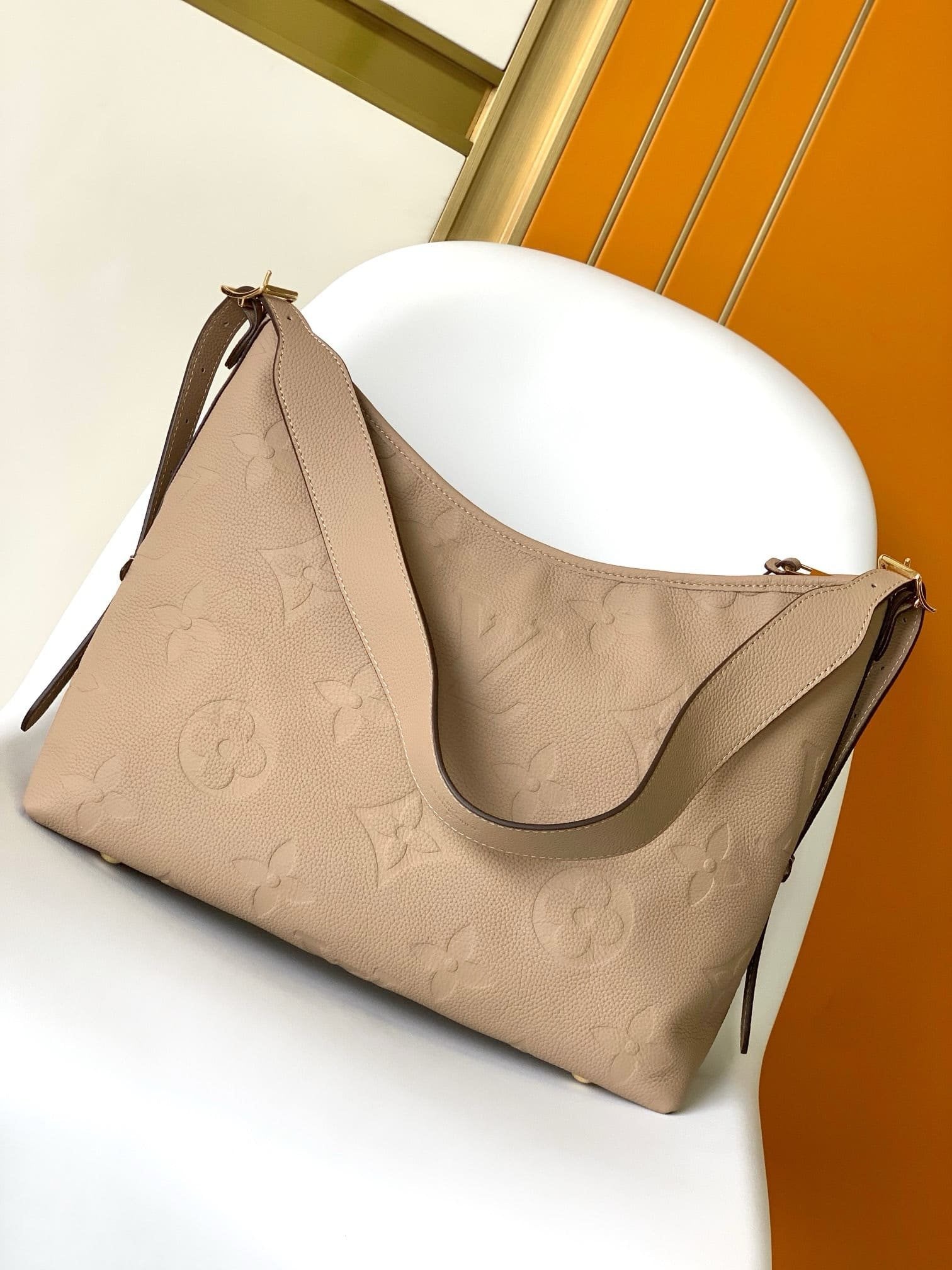 Louis Vuitton M46292 CarryAll MM