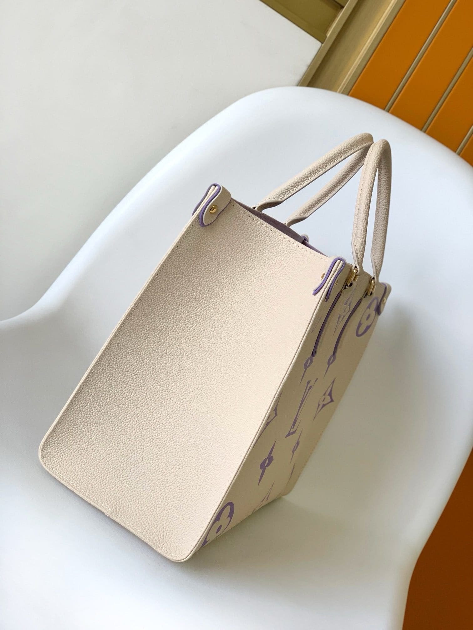 Louis Vuitton OnTheGo MM M23937