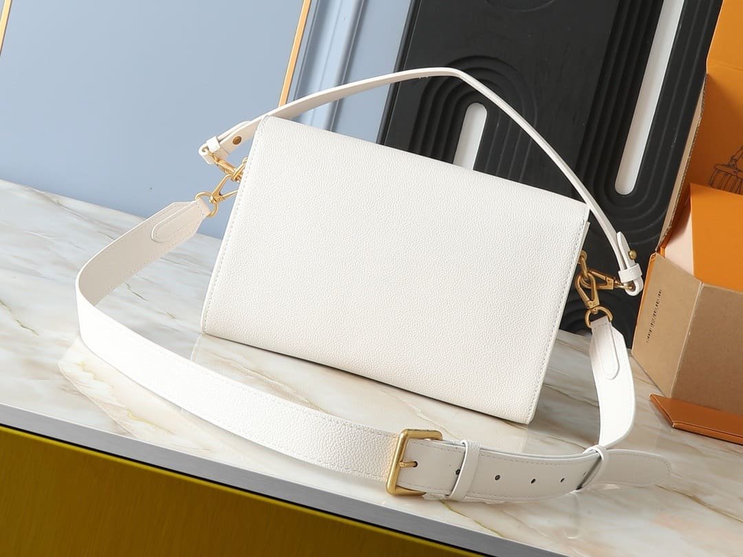 Louis Vuitton M25359 Soft Twist