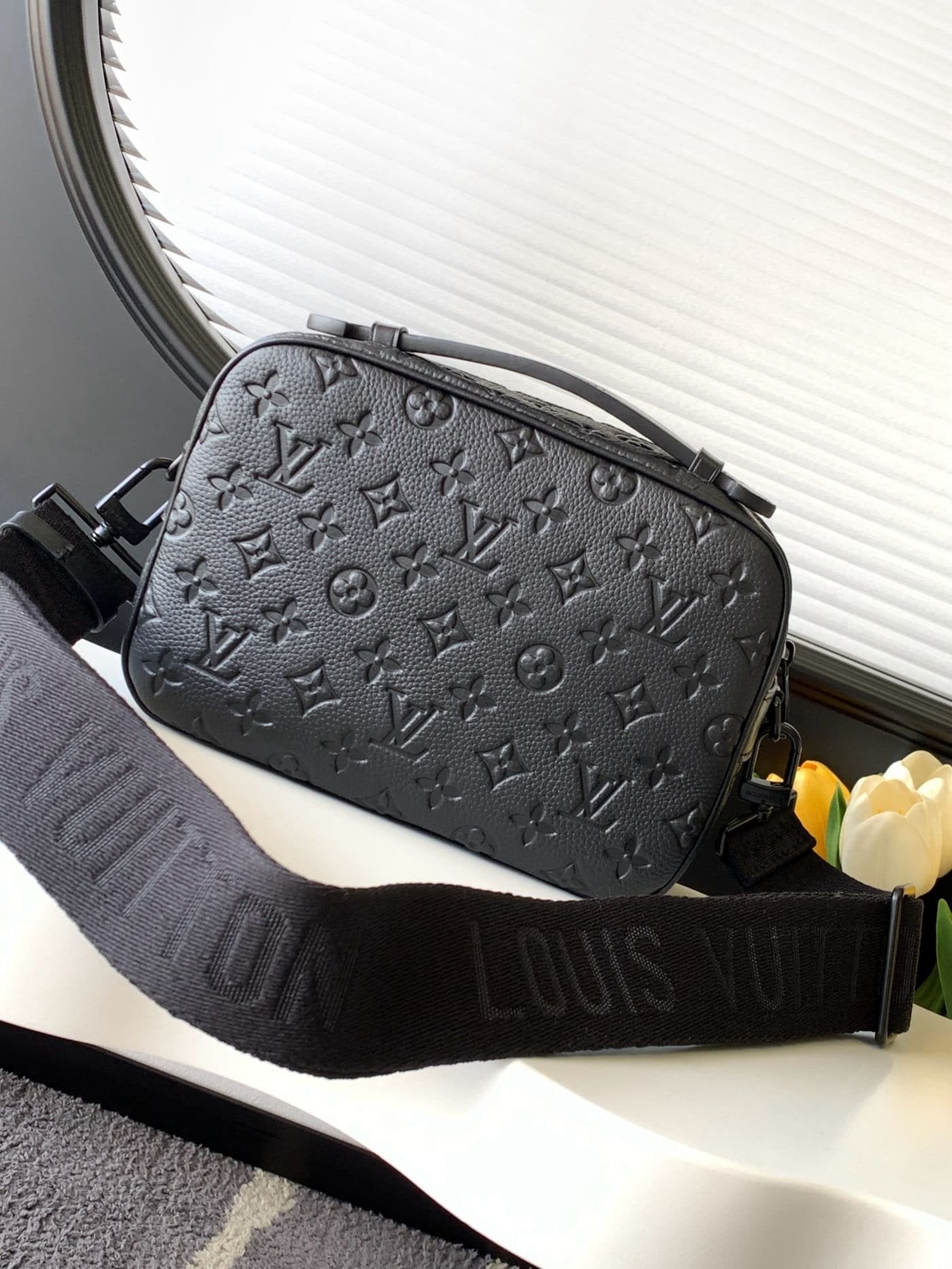 Louis Vuitton M58489 S Lock Messenger