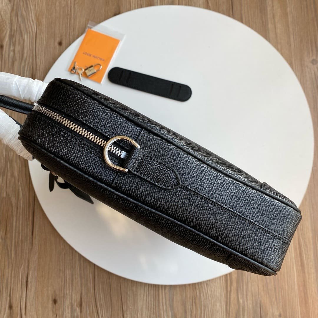 Louis Vuitton M30925 Porte-Documents Voyage PM