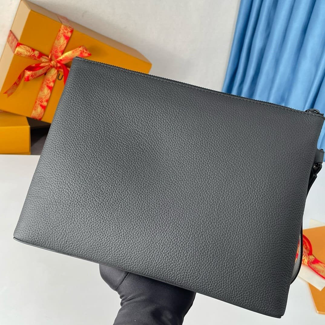 Louis Vuitton M69837 TAKEOFF Clutch