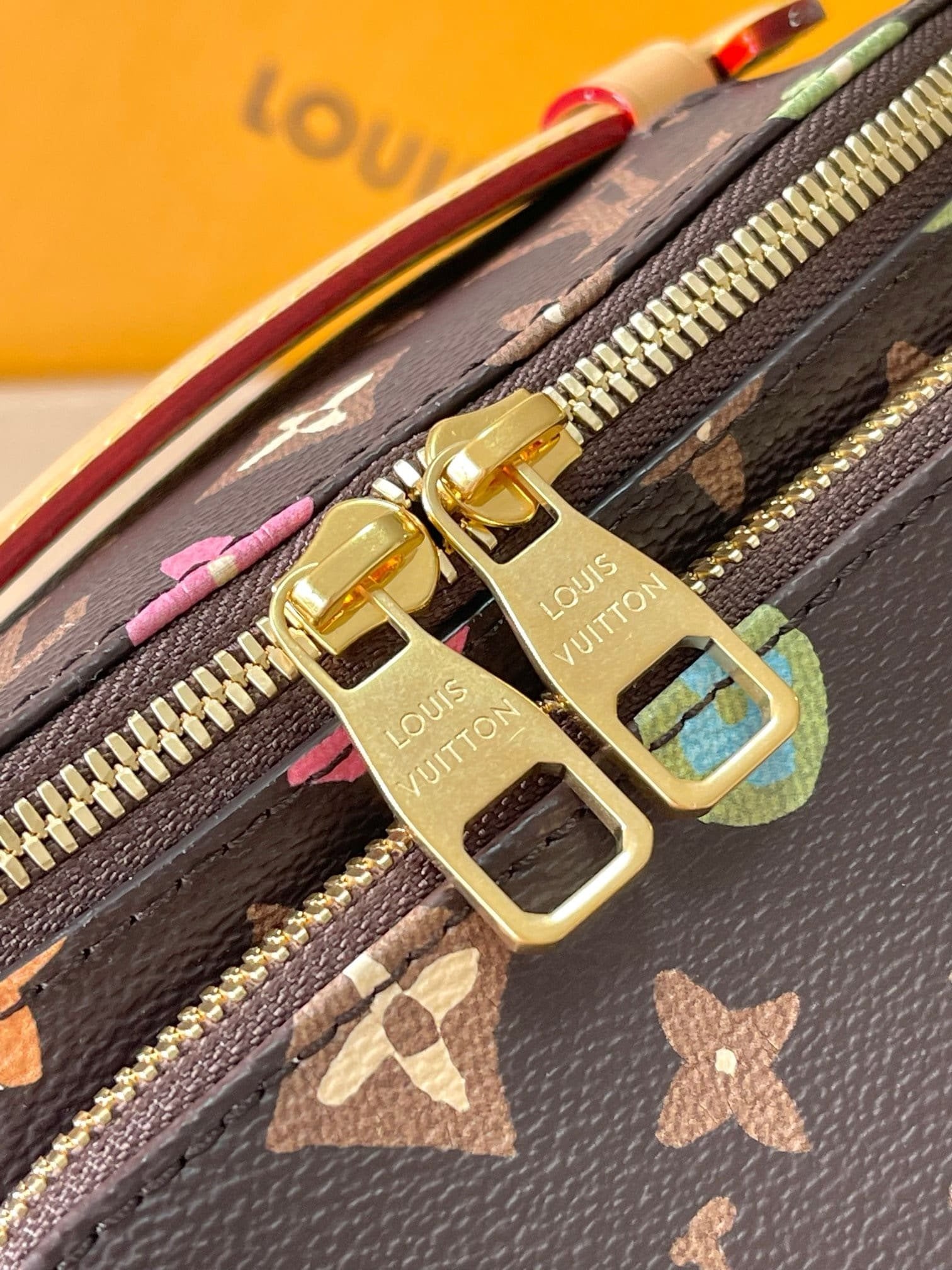 Louis Vuitton M24858 Rush Bumbag